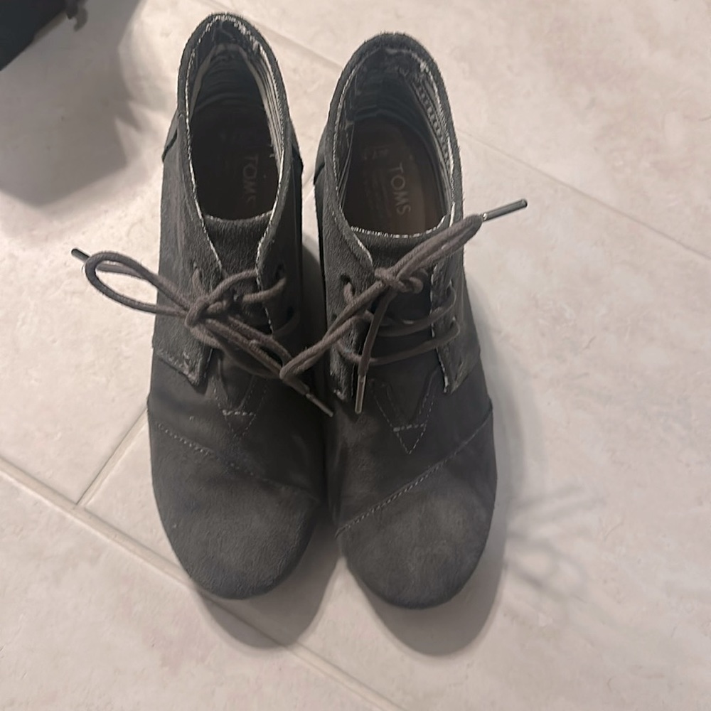 Grey suede Toms wedge. Size 7.5. Almost new.